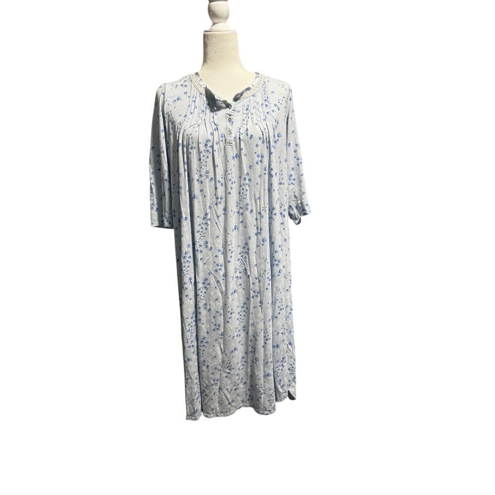 ARIA Granny Nightgown in Size Medium and Light Blue Flower Pattern